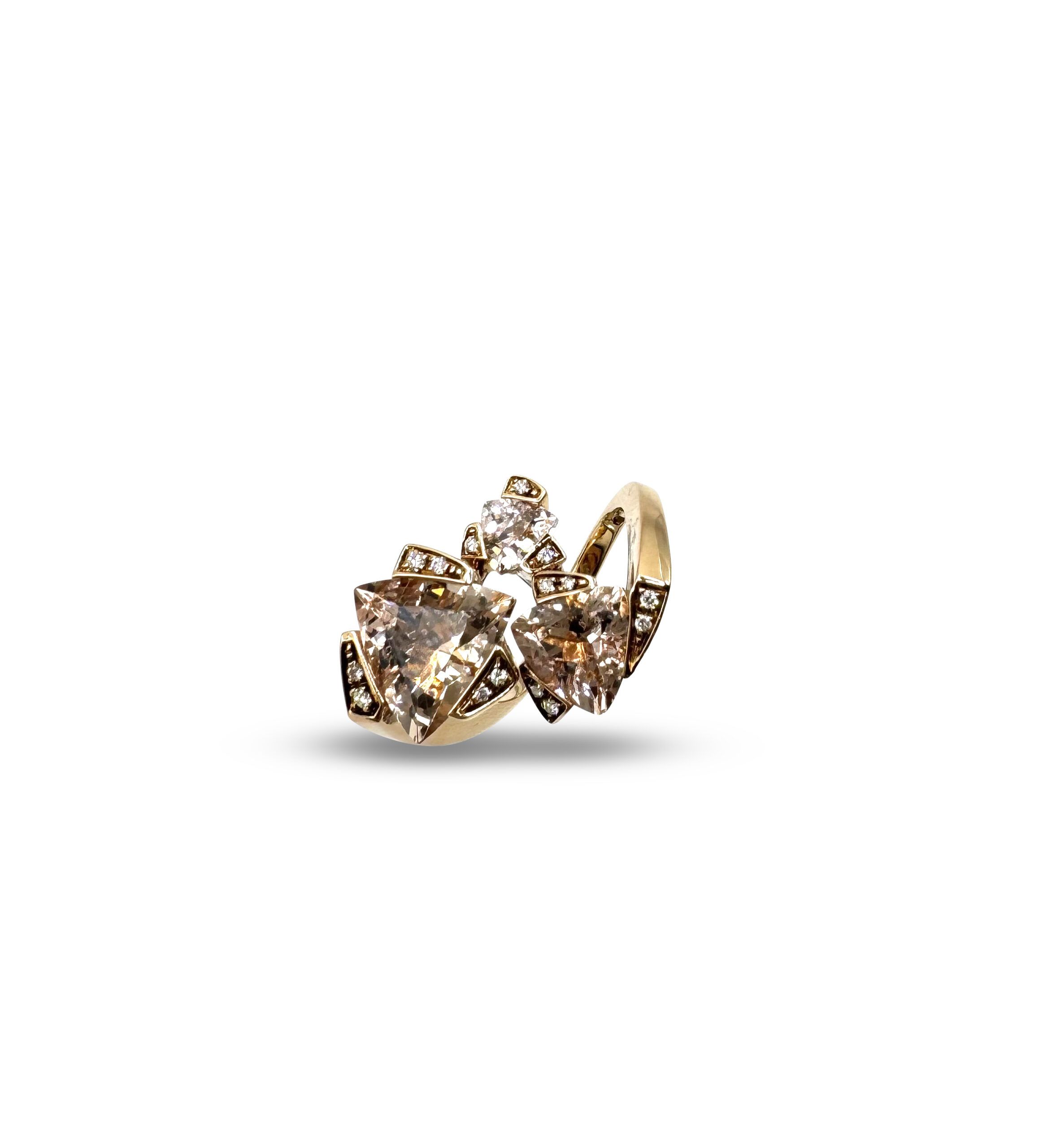 Anillo en oro rosa con morganita
